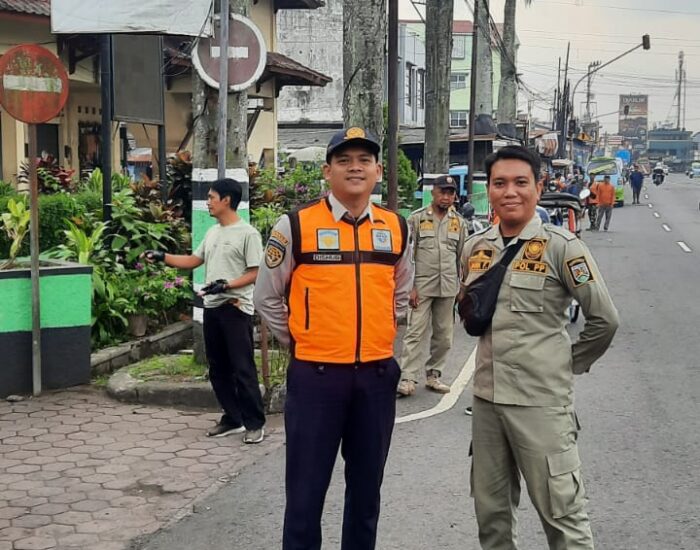 Dishub Kota Magelang Laksanakan Pengaturan Lalu Lintas dan Ikuti Kegiatan “Ayo Nglarisi Pasar” di Pasar Kebonpolo