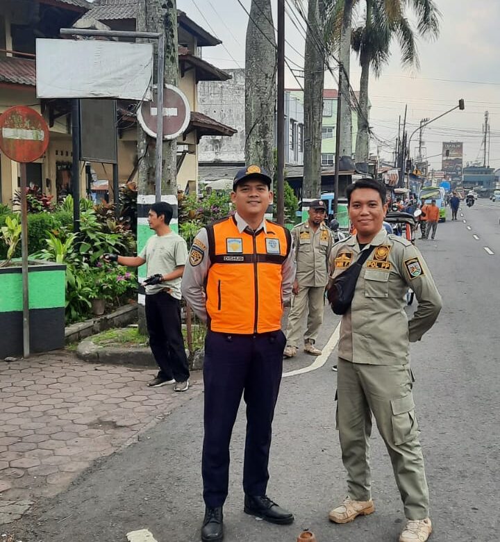 Dishub Kota Magelang Laksanakan Pengaturan Lalu Lintas dan Ikuti Kegiatan “Ayo Nglarisi Pasar” di Pasar Kebonpolo