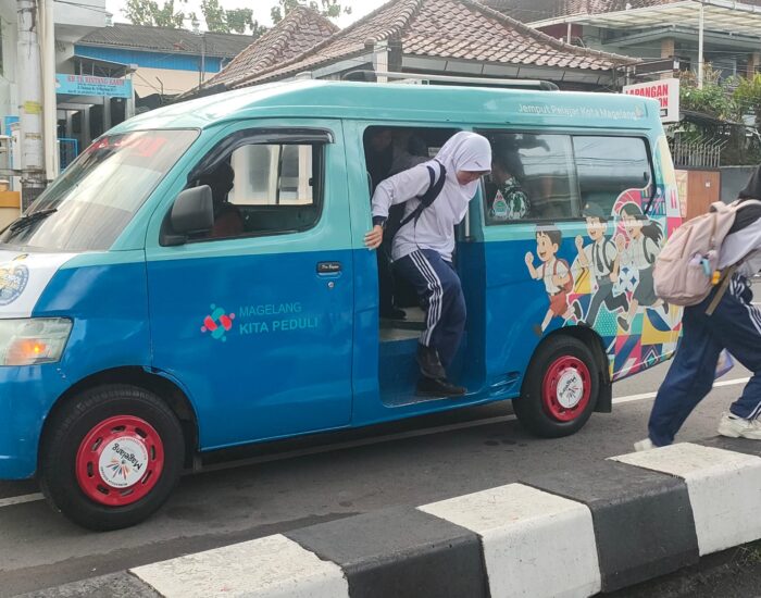 Dishub Kota Magelang Laksanakan Monev Petugas di Titik Strategis Angkutan Gratis Pelajar