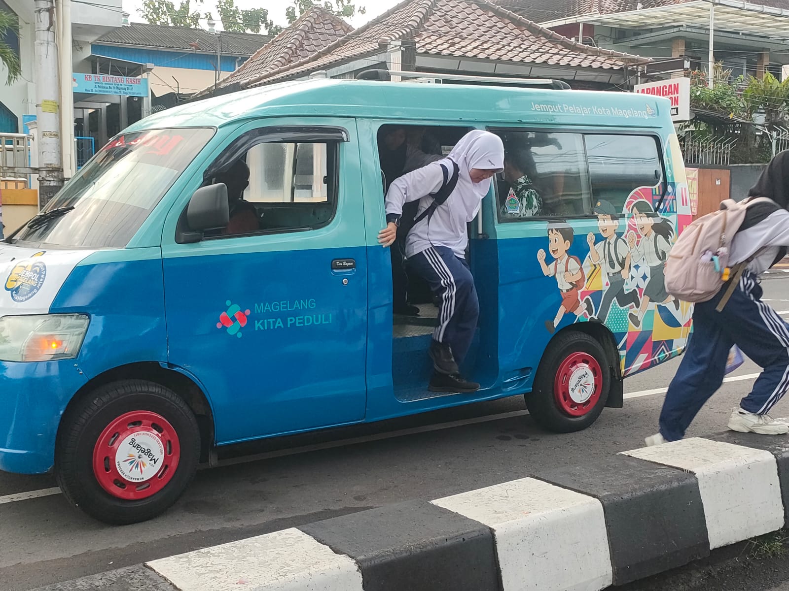 Dishub Kota Magelang Laksanakan Monev Petugas di Titik Strategis Angkutan Gratis Pelajar